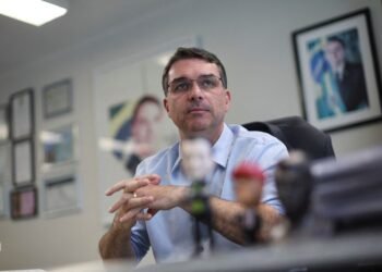 Brazil’s Bolsonaro endorses son for presidency before more surgery