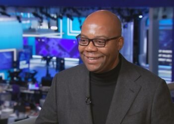 Credit score average masks signs of financial distress: VantageScore