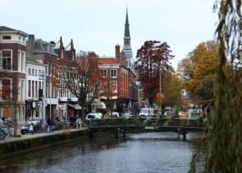 Dutch report calls for $176 billion tech spend, jobless benefit cuts