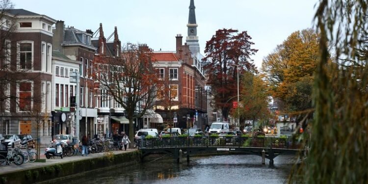 Dutch report calls for $176 billion tech spend, jobless benefit cuts