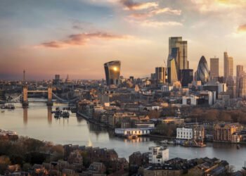 UK's FCA moves to loosen rules for wealthy investors