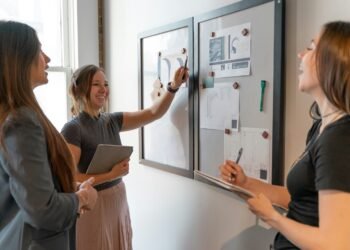 How to Create a Virtuous Cycle for Your Employer Brand Ambassadors