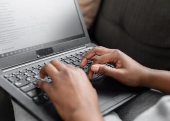 How to write a job application email