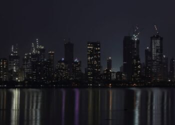 India’s stellar growth, low inflation raise questions over rate cuts