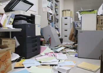 Japan lifts tsunami warning after 7.5-magnitude earthquake