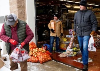 Long lines at the food pantry: Inflation tests Trump’s base in Michigan