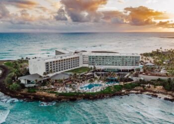 The Best Family-Friendly Resorts in Hawaii, According to a Local