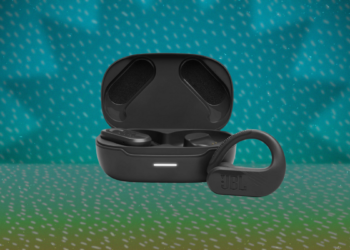 The JBL Endurance Peak 3 Earbuds Are 40% Off Right Now
