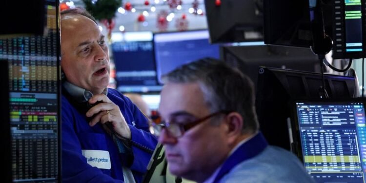 Trading Day: Tech slumps, oil spikes