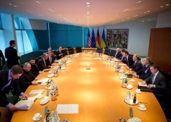 US security experts say Ukraine's abandonment of NATO goal will not alter peace talks