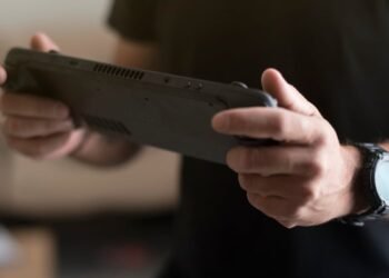 Valve Officially Discontinued the LCD Steam Deck