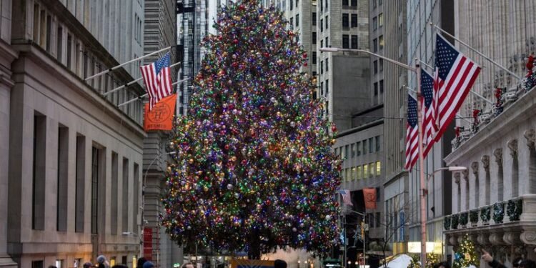 Wall St set for flat open in shortened Christmas Eve session