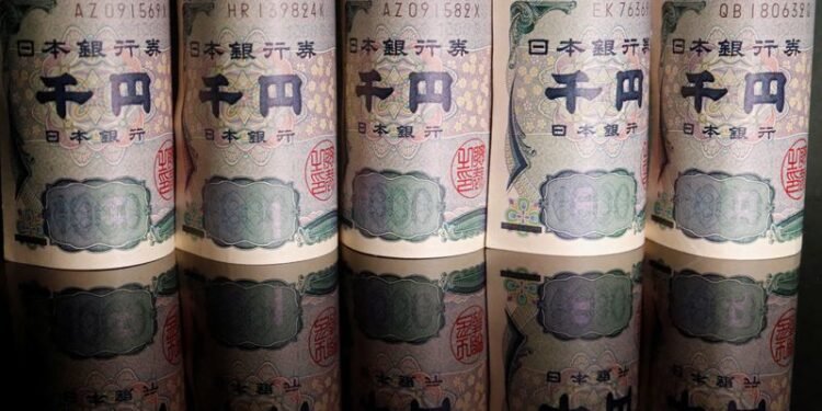 Yen strengthens after BOJ minutes, markets gauge intervention odds
