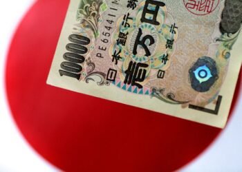Yen wallows near record lows on cautious BOJ stance despite intervention warnings