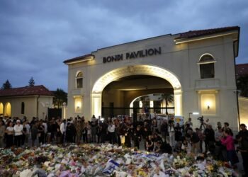 "It was dead people everywhere": Inside Australia's Hanukkah massacre