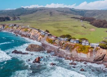 11 Best Airbnbs in the Bay Area for Coastal Getaways, the FIFA World Cup, and Beyond