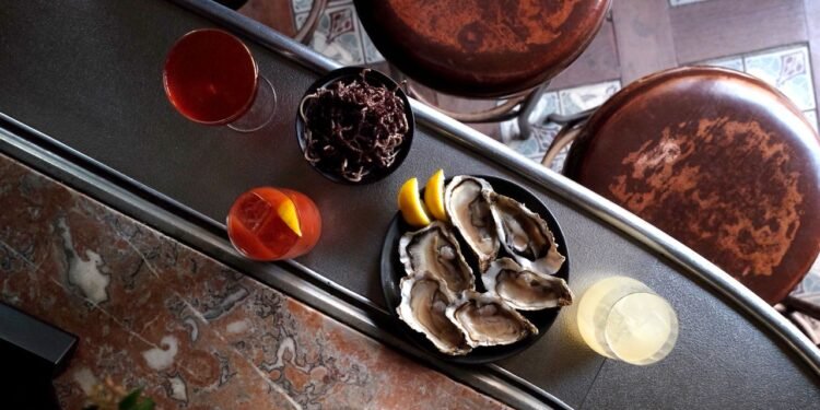 27 Best Bars in Paris