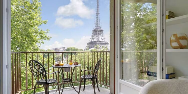 7 Parisian Airbnbs With Views of the Eiffel Tower