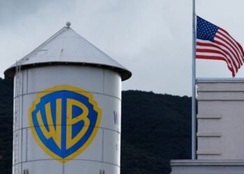 Analysis-Comcast’s TV spin hands Paramount more ammunition in its Warner Bros campaign