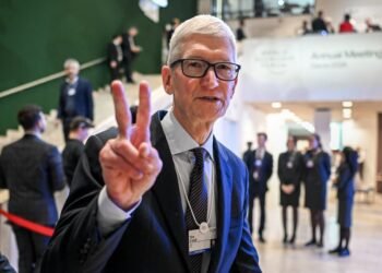 Apple CEO Tim Cook says he’s ‘heartbroken’ after Minneapolis shootings, calls for de-escalation