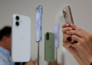 Apple forecasts strong sales growth as iPhone demand in Asia rebounds