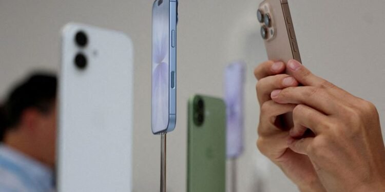 Apple forecasts strong sales growth as iPhone demand in Asia rebounds