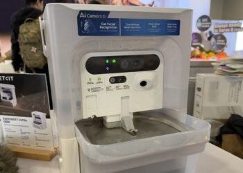CES 2026: This Water Dispenser Uses Facial Recognition to Track Your Cats' Drinking Habits