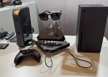 CES 2026: XREAL's New Gaming Glasses Put a Huge, Fast Gaming Monitor Right on Your Face