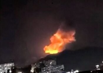 Column of smoke seen, loud noises heard in Venezuelan capital