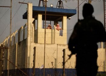 Cops attacked in Guatemala after police take back prison, gang leader