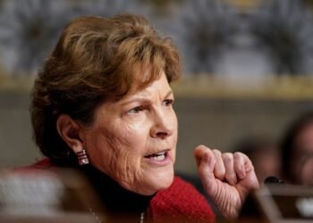 Democratic US lawmakers say they were misled on Venezuela, demand a plan