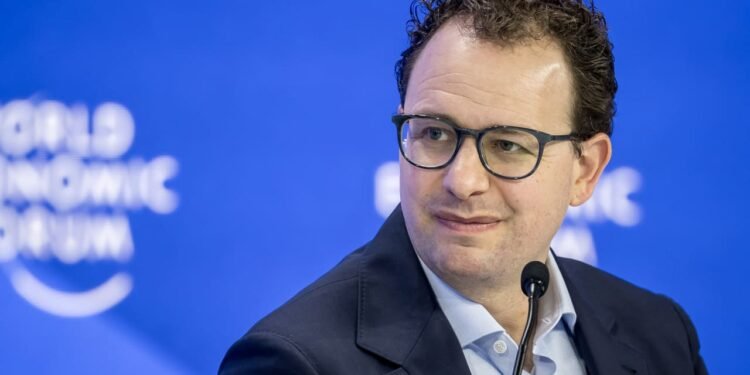 Despite questions about AI’s long-term profitability, OpenAI and Anthropic accelerate investment