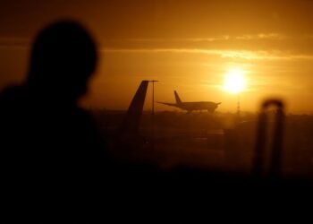 Factbox-Airlines reroute, cancel flights as tensions ramp up over Iran