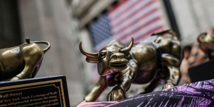 Factbox-Top hedge funds led by D.E.Shaw, Bridgewater and Balyasny deliver big gains in 2025