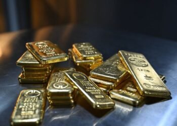 Gold blasts past $5,500/oz to record high on safe-haven demand