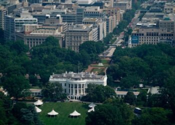 Governors head to White House on Friday to unveil sign to curb power prices, sources say