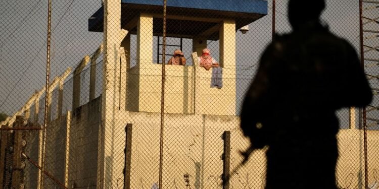 Guatemalan prison hostages freed, president declares state of siege