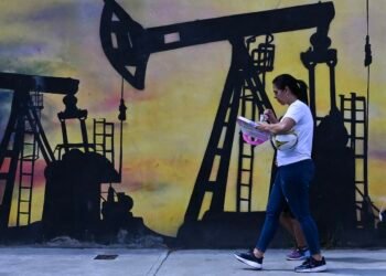 Here’s how much oil Venezuela is producing and exporting, as the country’s future hangs in the balance
