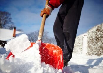 How to Shovel Snow Without Hurting Your Back