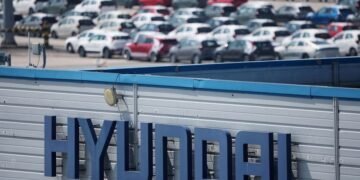 Hyundai to recall about 569,000 SUVs in US over faulty deployment of air bags