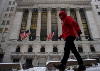 Investors may be led into a trap as stock market discards new tariff threats, analyst warns