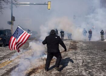 ’It’s time to start doing something.’ Despite risks of violence, Minnesotans step up to take on ICE