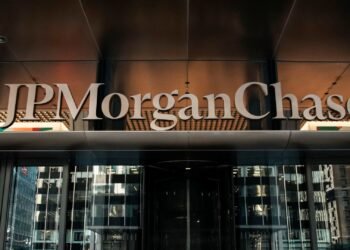 JPMorgan Chase says banks could fight