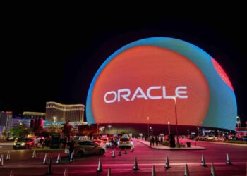 Oracle’s stock could be a big winner for the next decade, according to this analyst. Here’s why.