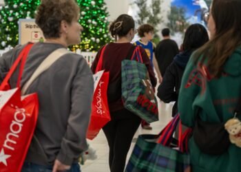 Shoppers focus on return policies