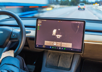 Tesla Has Dropped This Basic Autopilot Feature, Forcing US Drivers Into Subscriptions