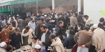 Thousands flee northwest Pakistan after mosques warn of possible military action