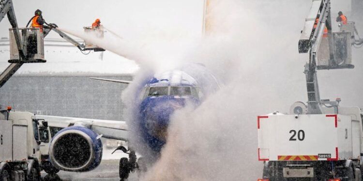 Thousands of flights canceled ahead of U.S. winter storm