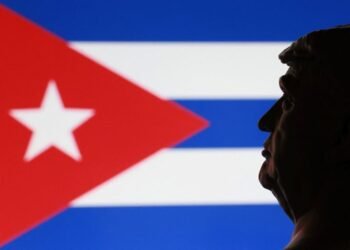 Trump suggests Cuba should strike a deal with US