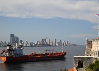 Trump threatens tariffs on any nation supplying Cuba with oil